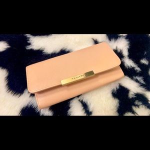 Tahari wallet